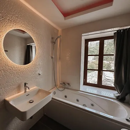 Kalemi Twin Boutique Gjirokastër